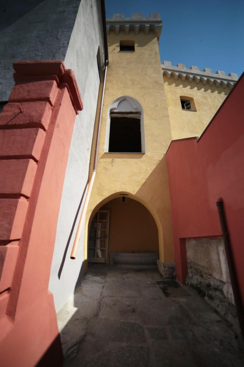 Castle Hostel Cenova Dış mekan fotoğraf