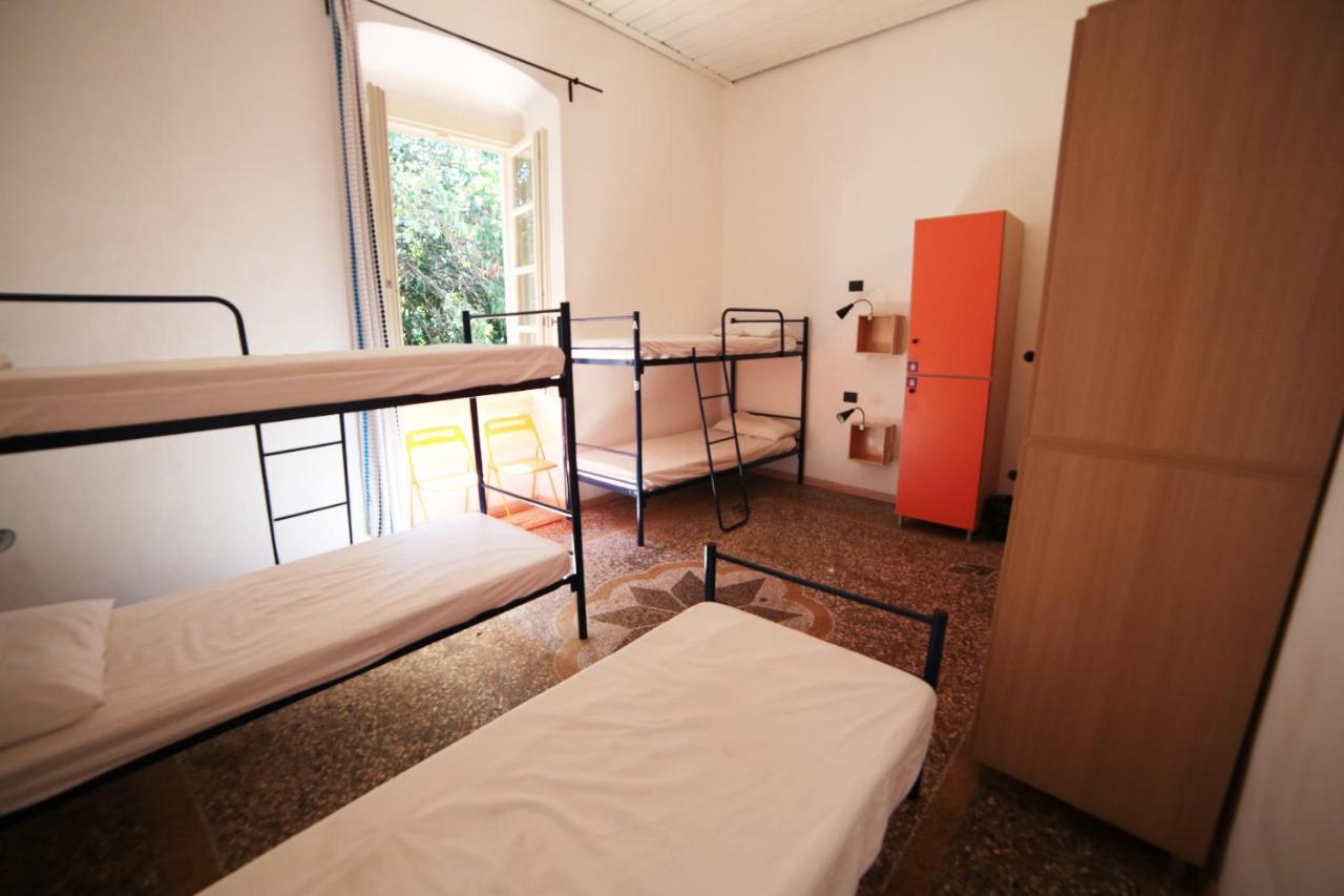Castle Hostel Cenova Dış mekan fotoğraf