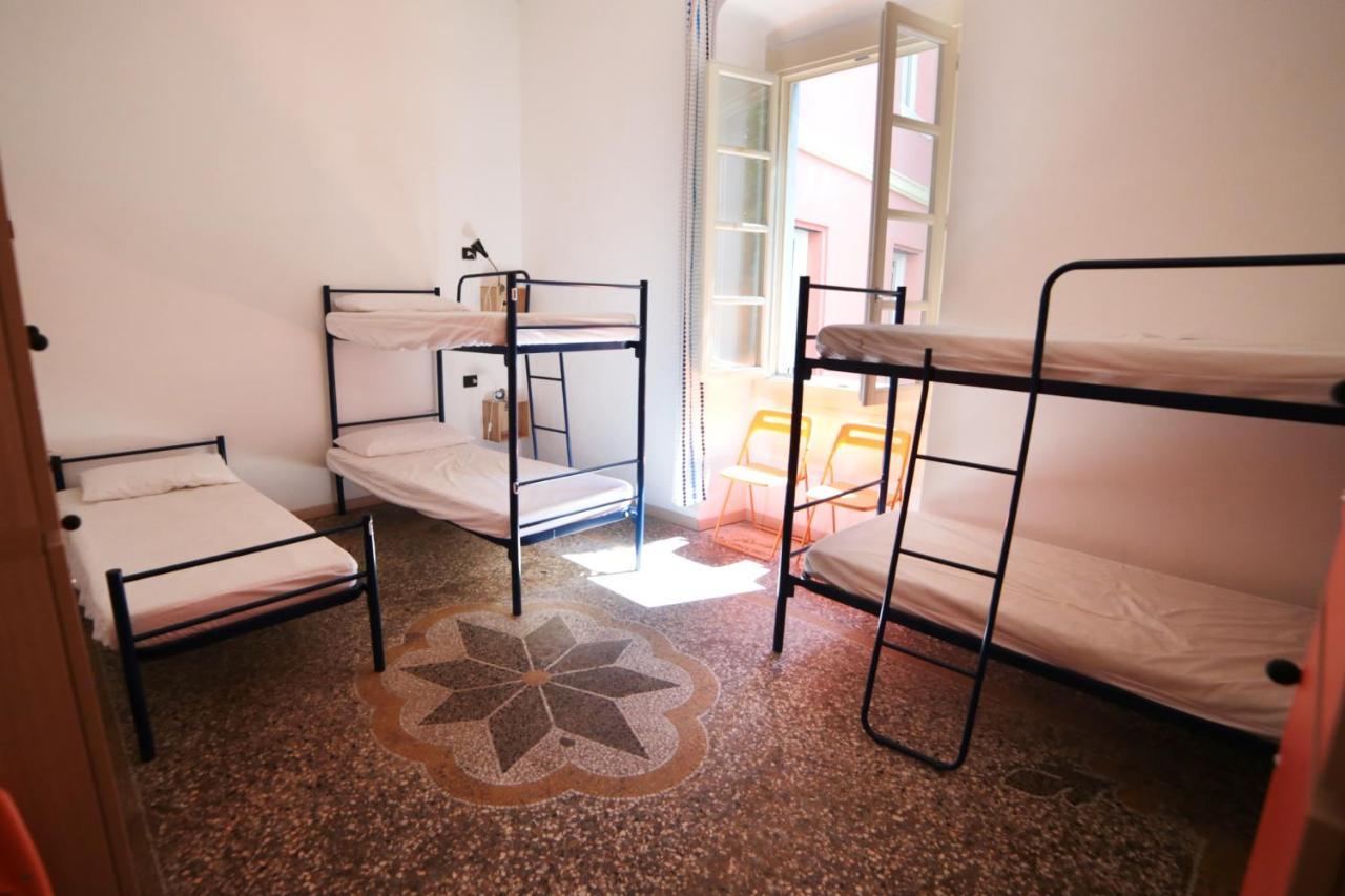 Castle Hostel Cenova Dış mekan fotoğraf